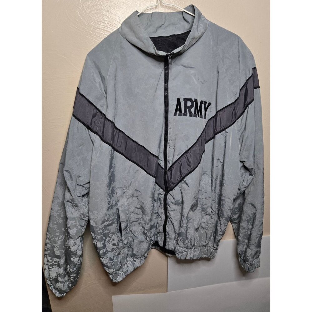 US Army PT Jacket Size Medium Military Service Veteran Pride
